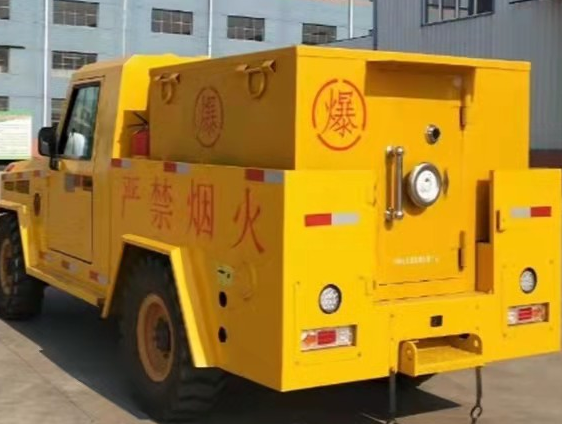 安次凯龙爆破器材运输车：保障爆破任务的安全运行